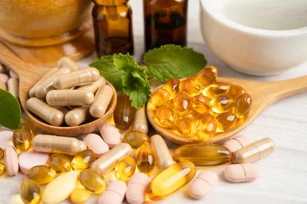 Çevre Koruma Ajansı ve DHA ile balık yağı vitamini, E omega 3 vitaminli alternatif ilaç bitkisel organik kapsül.