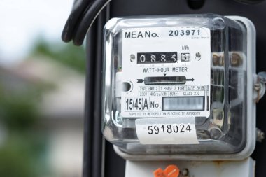 Ev ve ofisteki enerji maliyeti için elektrik ölçüm sayacı.