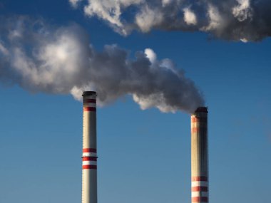 Çek Cumhuriyeti, Pocerady, 28 Şubat 2019: kömür yakıtlı elektrik santrali bacaları, Pocerady, Çek Cumhuriyeti