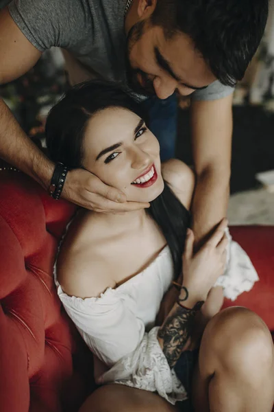 Lovely Couple Having Fun Tattooed Girl Red Lips Sitting Red — Stock Photo, Image