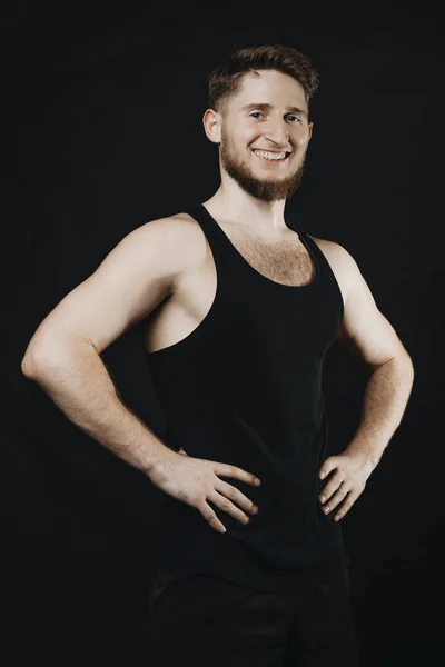 Cintura Para Cima Retrato Homem Musculoso Sorrindo Que Está Olhando — Fotografia de Stock