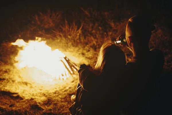 Back View Cute Caucasian Couple Embracing Night Firewood Man Drinking — Stock Photo, Image