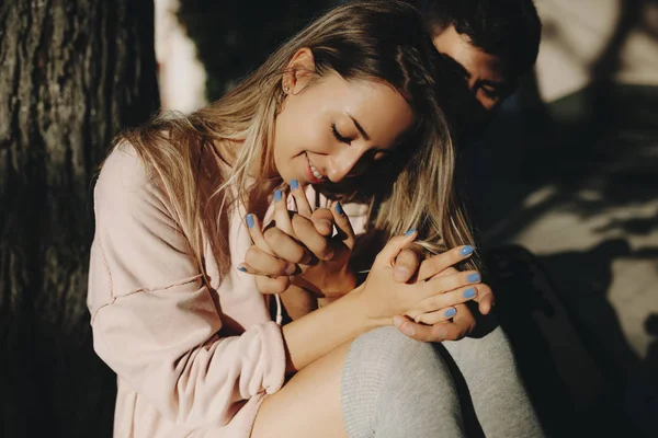 Happy Blond Woman Man Sitting Tree Sunlight Cuddling Love — Stock Photo, Image