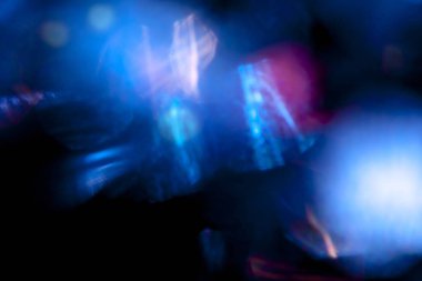 Ufuk göze batan masmavi ışık karanlıkta bokeh arka plan üzerinde