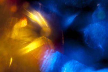 Masmavi ve altın kiriş bokeh arka planda apaçık defocused 