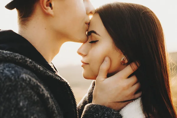 Side View Portrait Beautiful Young European Couple — Stock Photo, Image