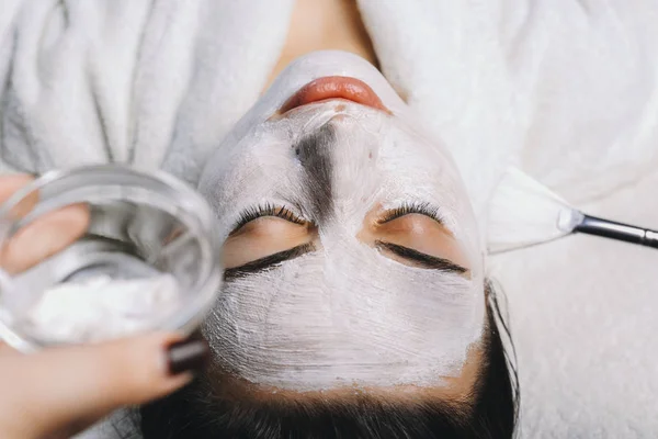 Close up of a caucasian woman leaning on a spa bed with closed e — Stock Photo, Image