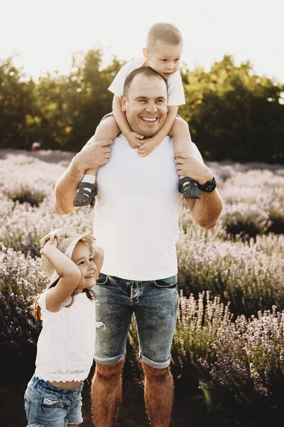 Man Carrying His Child Outdoors Laughing Happy Father Playing His — ストック写真