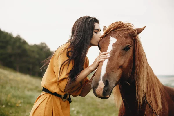 Close Portrait Young Lovely Girl Embracing Horse Field Young Caucasian — Stock Photo, Image