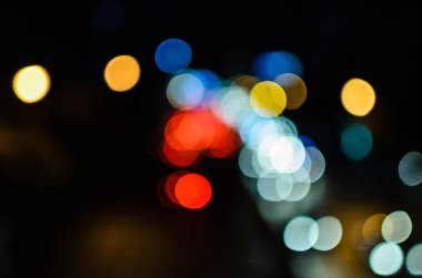 Arka ışık Bokeh plan içinde belgili tanımlık karanlık.