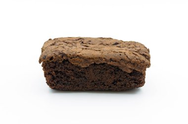 Çikolatalı Brownie arka planda izole edilmiş..