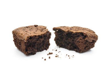 Çikolatalı Brownie 'nin arka planında izole edilmiş bir dilim var..
