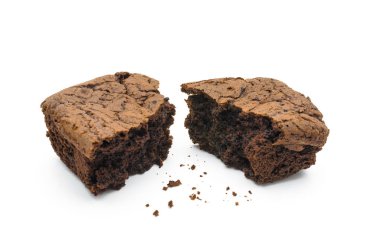 Çikolatalı Brownie 'nin arka planında izole edilmiş bir dilim var..