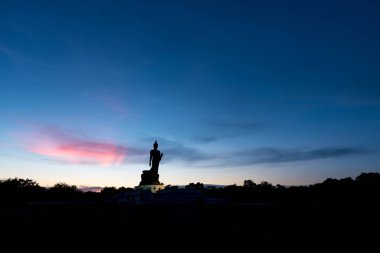 Buddhamonthon, Nakon Pathom Tayland 'da mavi gökyüzü ve günbatımı ile Budist Dharma için yer.
