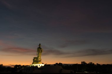 Phutthamonthon, Nakhon Pathom Tayland 'da mavi gökyüzü ve gün batımı ile Budist Dharma için yer..