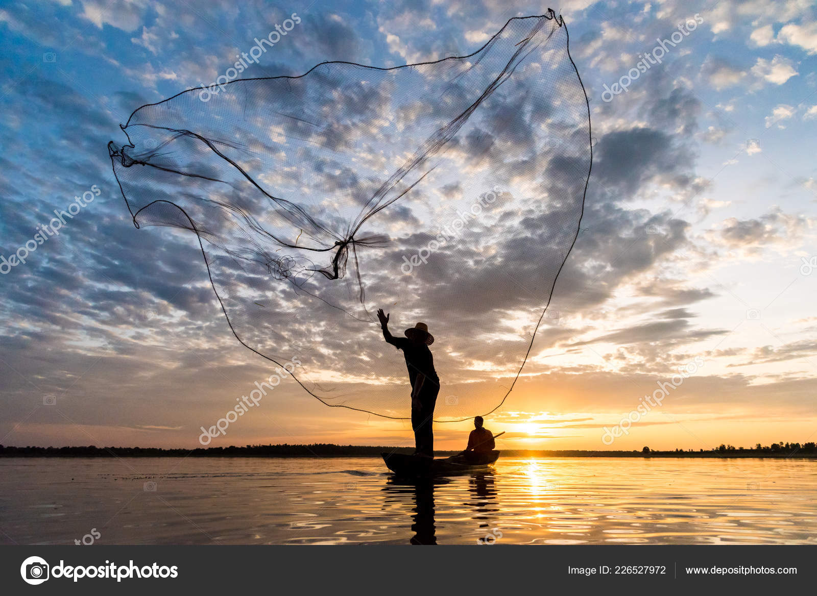 Silhouette Fishermen Throwing Net Fishing Sunset Time Wanon Niwat District  Stock Photo by ©joeahead88 226527972