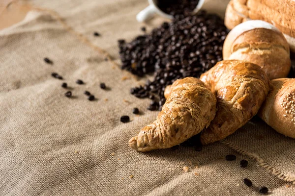 Bread Croissant Sackcloth Empty Coffee Cup Coffee Beans — Stock Photo, Image