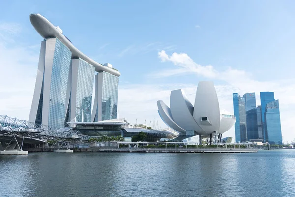 Marina Bay Σιγκαπούρη Πρωί Μπλε Ουρανό Φόντο Και Ουρανό Αντανάκλαση — Φωτογραφία Αρχείου