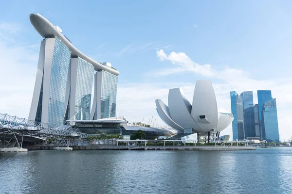 Marina Bay Singapur Mavi Gökyüzü Arka Plan Gökyüzü Yansıma Ile — Stok fotoğraf