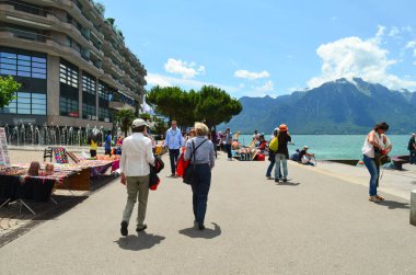 Yazı: İsviçre, 14 Temmuz 2012. İsviçre 'de tatil ve tatil yapan turistler dağ ve deniz altyapısına sahipler..