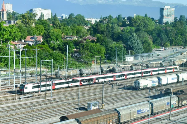 Ledare Schweiz Juli 2012 Tågstation Business Och Livsstil Med Byggnad — Stockfoto