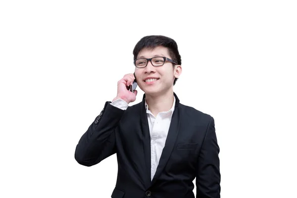 亚洲商人拿着一部电话 在白色背景下微笑着交谈 快乐地交谈 — 图库照片