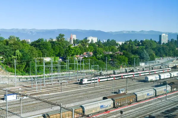 Ledare Schweiz Juli 2012 Tågstation Business Och Livsstil Med Byggnad — Stockfoto