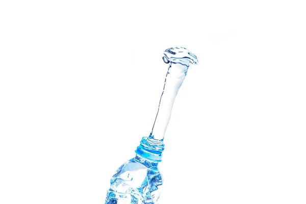 Открытие Бутылки Брызгами Воды Изолированы Белом Фоне — стоковое фото