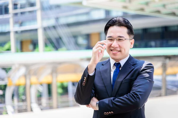Den Asiatiska Affärsmannen Har Jobbat Med Happy — Stockfoto
