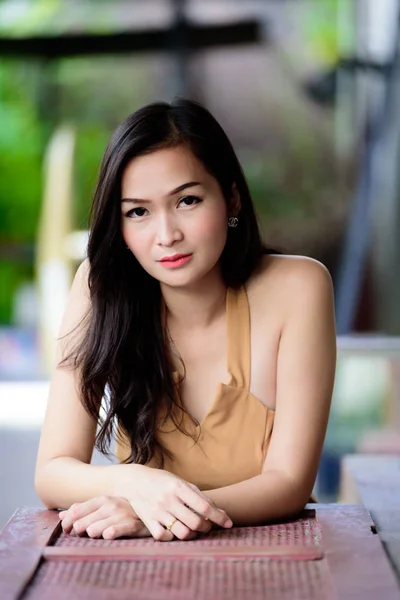 Азійська Вродлива Сексуальна Портретистка Вранці Відпочиває Кафе Ресторані — стокове фото