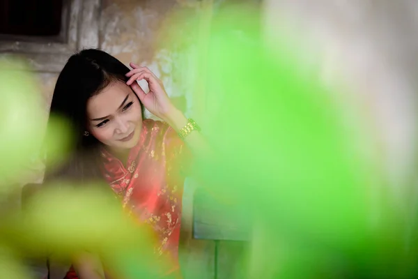 Retrato Menina Chinesa Tailandesa Asiática Com Conceito Feliz Ano Novo — Fotografia de Stock