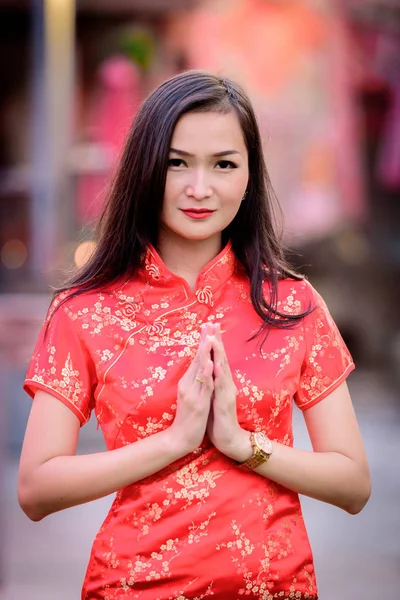 Portret Van Aziatisch Chinees Thais Meisje Met Gelukkig Chinees Nieuwjaar — Stockfoto