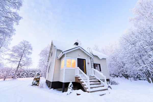 Дом Лесу Покрыт Снегом Зимний Сезон Лапландии Финляндия — стоковое фото