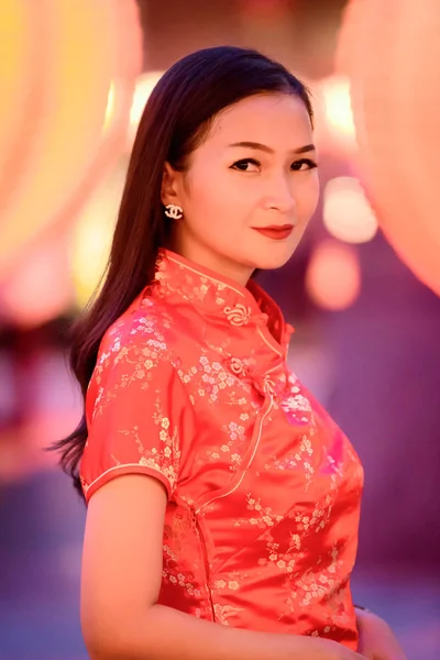 アジアの中国人とタイ人の女の子の幸せな中国の新年の概念の肖像 — ストック写真