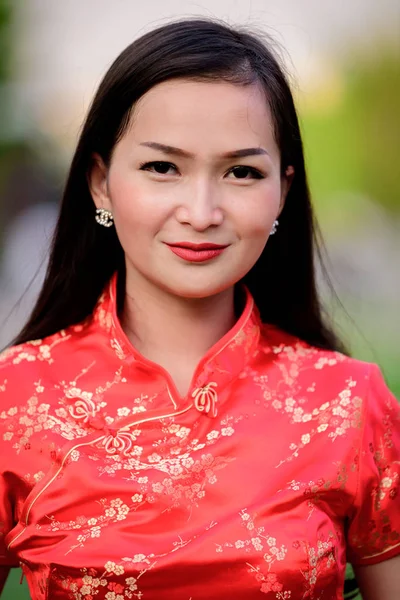 Retrato Menina Chinesa Tailandesa Asiática Com Conceito Feliz Ano Novo — Fotografia de Stock