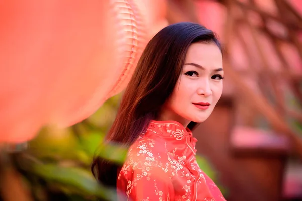 Mutlu Çin Yeni Yılı Konsepti Olan Asyalı Çinli Taylandlı Kız — Stok fotoğraf