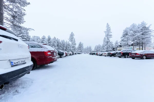 Editör: Kuusamon City, Finlandiya, 27 Aralık 2018. Otopark — Stok fotoğraf