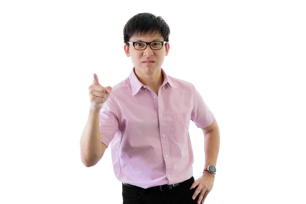 Азиатский молодой бизнесмен стоит с расстройством на изолированных на W — стоковое фото