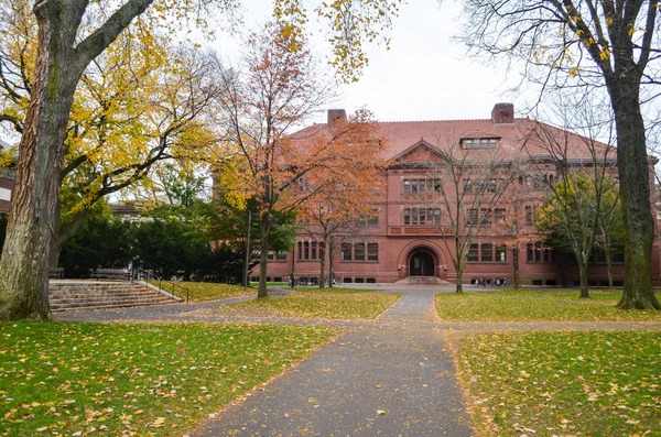 El edificio de la Universidad de Harvard en Cambridge, Massachusetts, Estados Unidos — Foto de Stock