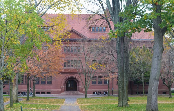 El edificio de la Universidad de Harvard en Cambridge, Massachusetts, Estados Unidos — Foto de Stock
