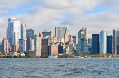 New York şehri, Hudson nehrinin üzerinde, sabah mavi gökyüzüyle