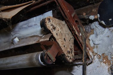 Eski paslı Merkür floresan lamba