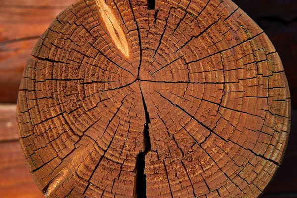 Sección de madera cubierta con laca roja — Foto de Stock