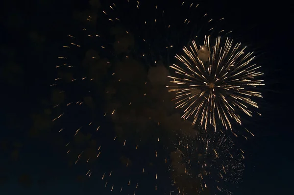 Extremley cheap firework over the city, orange and yellow — Stock Photo, Image