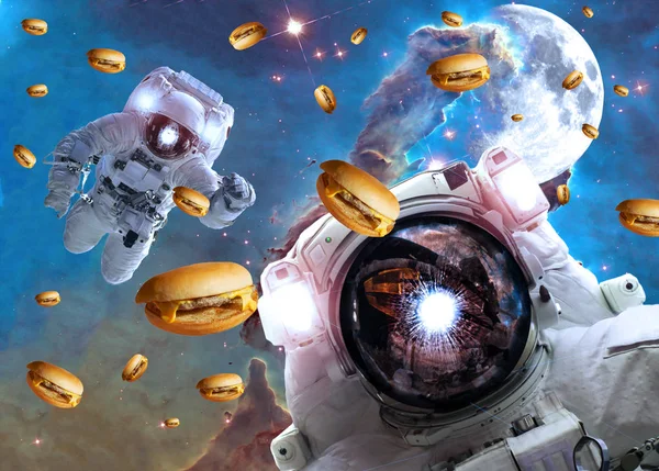Astronotlar uzayda oluşturma ayağı üzerinde cheseburgers ve arka aya. Nasa tarafından döşenmiş bu görüntü unsurları