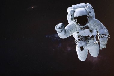 Astronot uzayda tek başına. 
