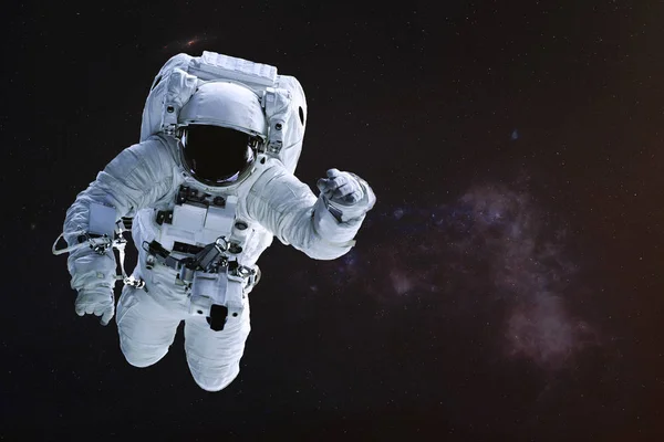 Astronauta solo en el espacio . —  Fotos de Stock