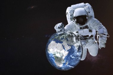 Dünya gezegenine yakın Dev Astronot 