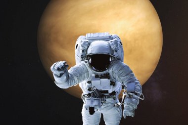 Venüs 'ün arka planında astronot