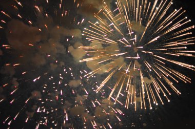 Şehir üzerinde çok ucuz fişek.